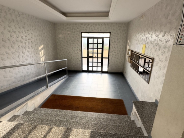 appartamento ascensorato abitabile con posto auto assegnato recintato in vendita zona Scala Greca Siracusa