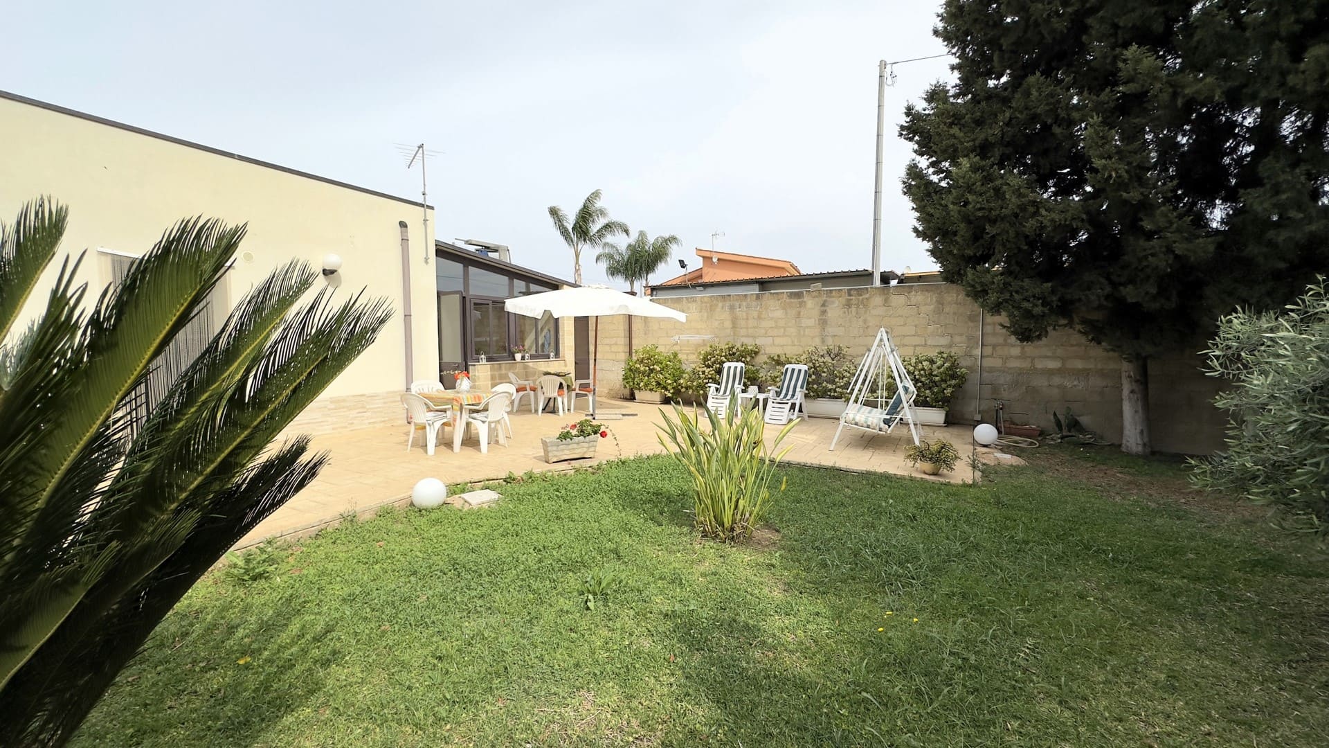 villa indipendente con giardino in affitto a siracusa