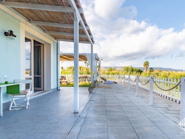 villa vista mare bifamiliare con 2 appartamenti giardino privato vicino al mare adibiti a casa vacanza a noto siracusa sicilia