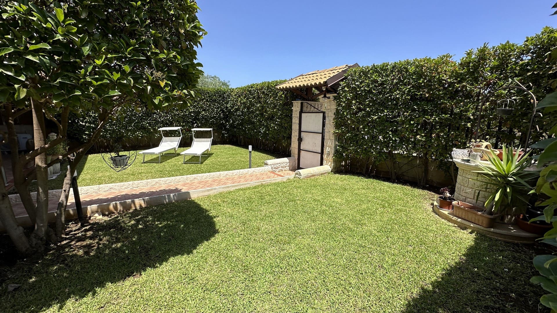 villa ristrutturata indipendente con giardino garage recintato in vendita zona pizzuta epipoli siracusa