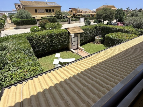 villa ristrutturata indipendente con giardino garage recintato in vendita zona pizzuta epipoli siracusa