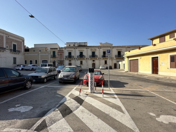 palazzetto indipendente con terrazzo in vendita ad avola siracusa sicilia