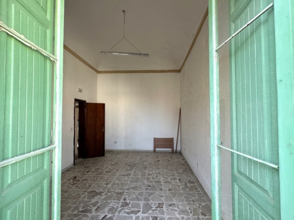 palazzetto indipendente con terrazzo in vendita ad avola siracusa sicilia