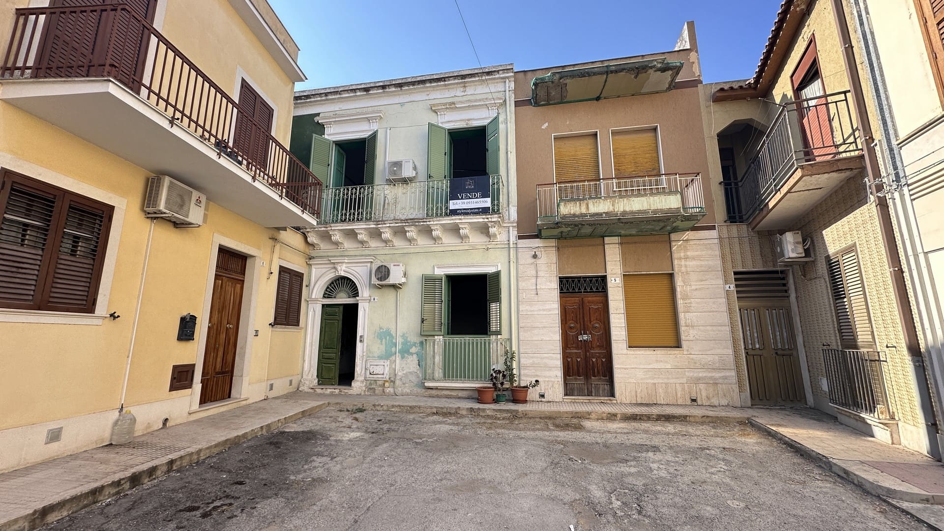 palazzetto indipendente con terrazzo in vendita ad avola siracusa sicilia