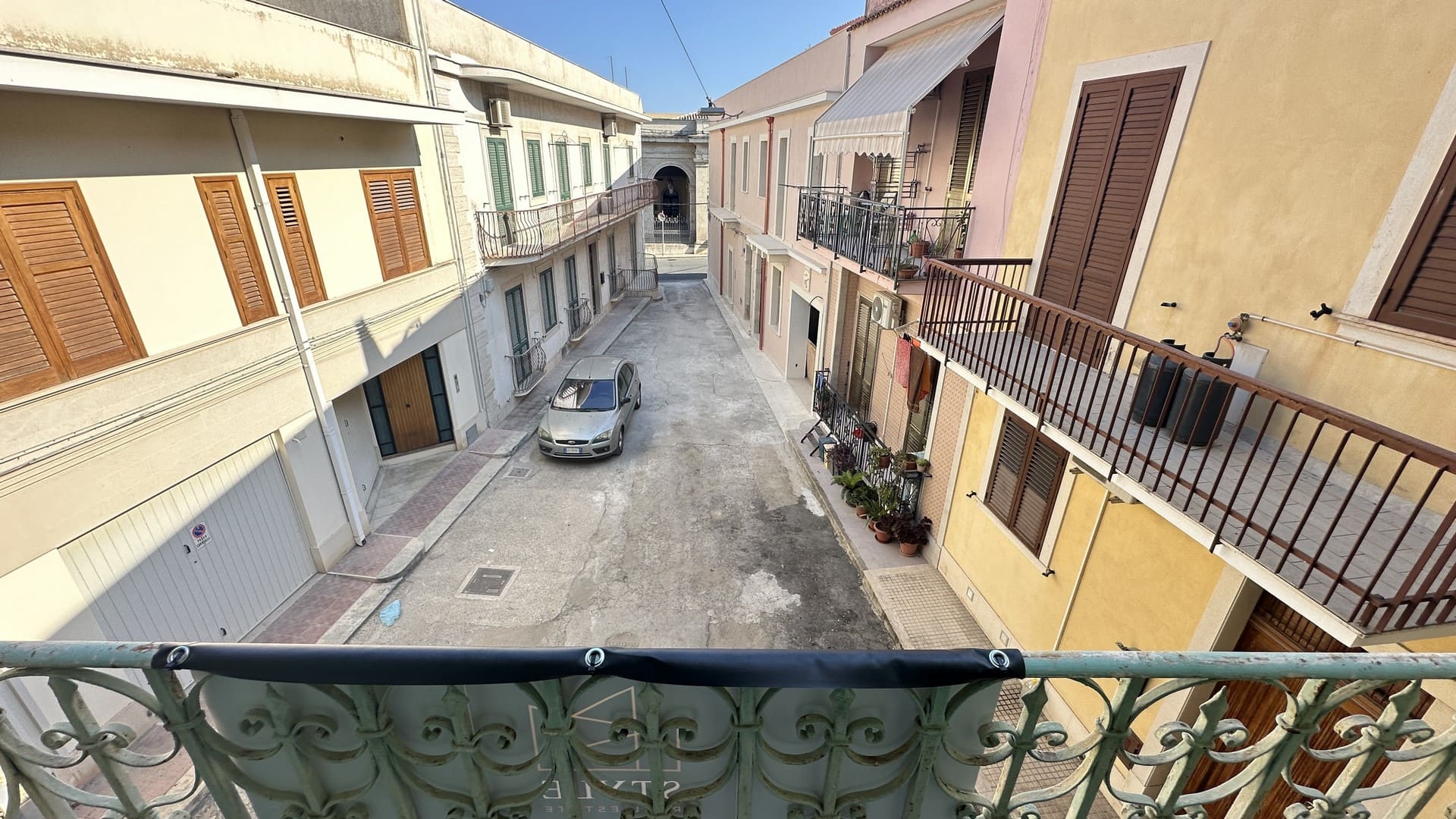 palazzetto indipendente con terrazzo in vendita ad avola siracusa sicilia