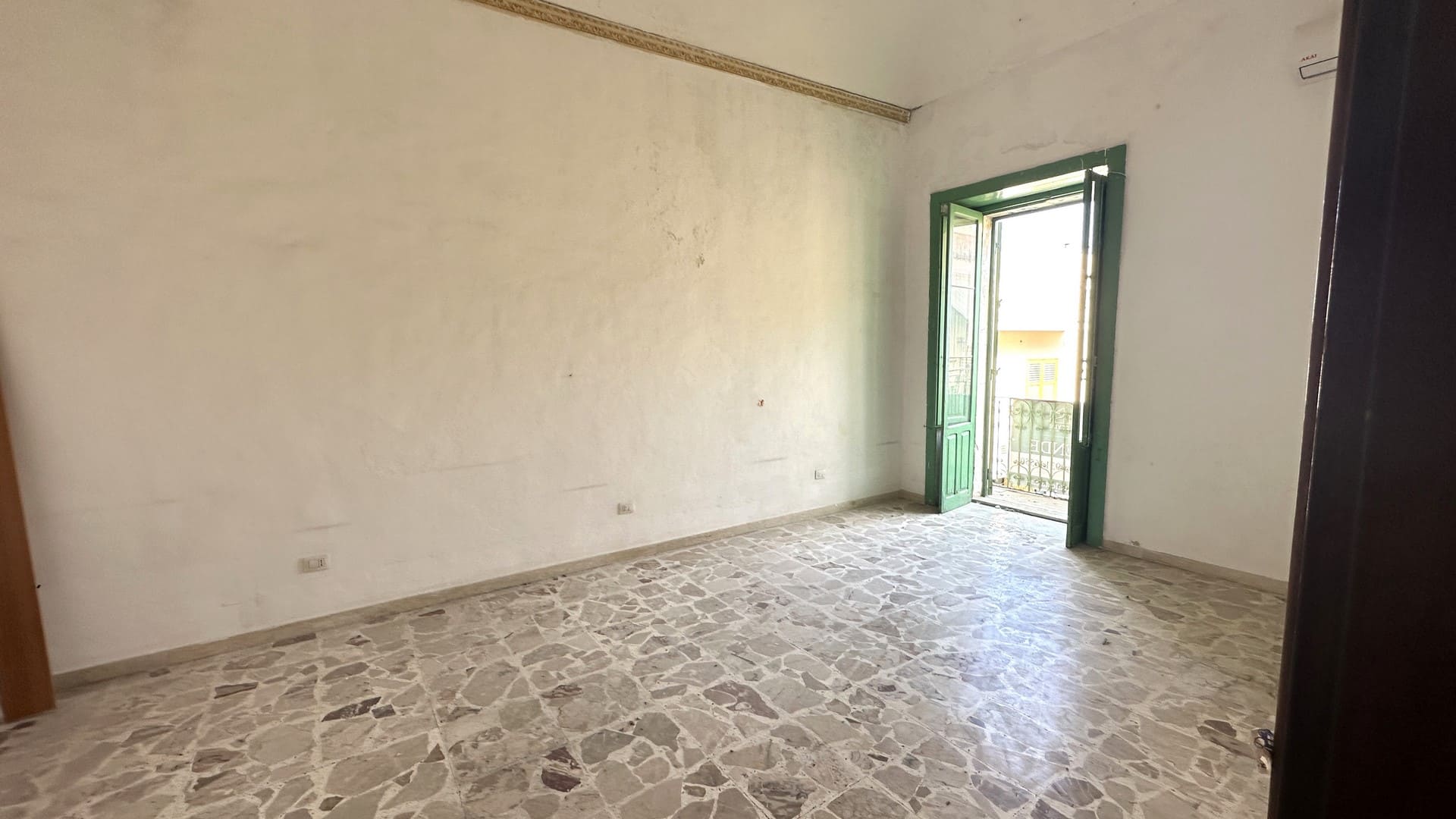 palazzetto indipendente con terrazzo in vendita ad avola siracusa sicilia