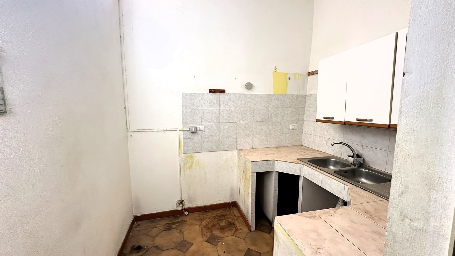 palazzetto indipendente con terrazzo in vendita ad avola siracusa sicilia