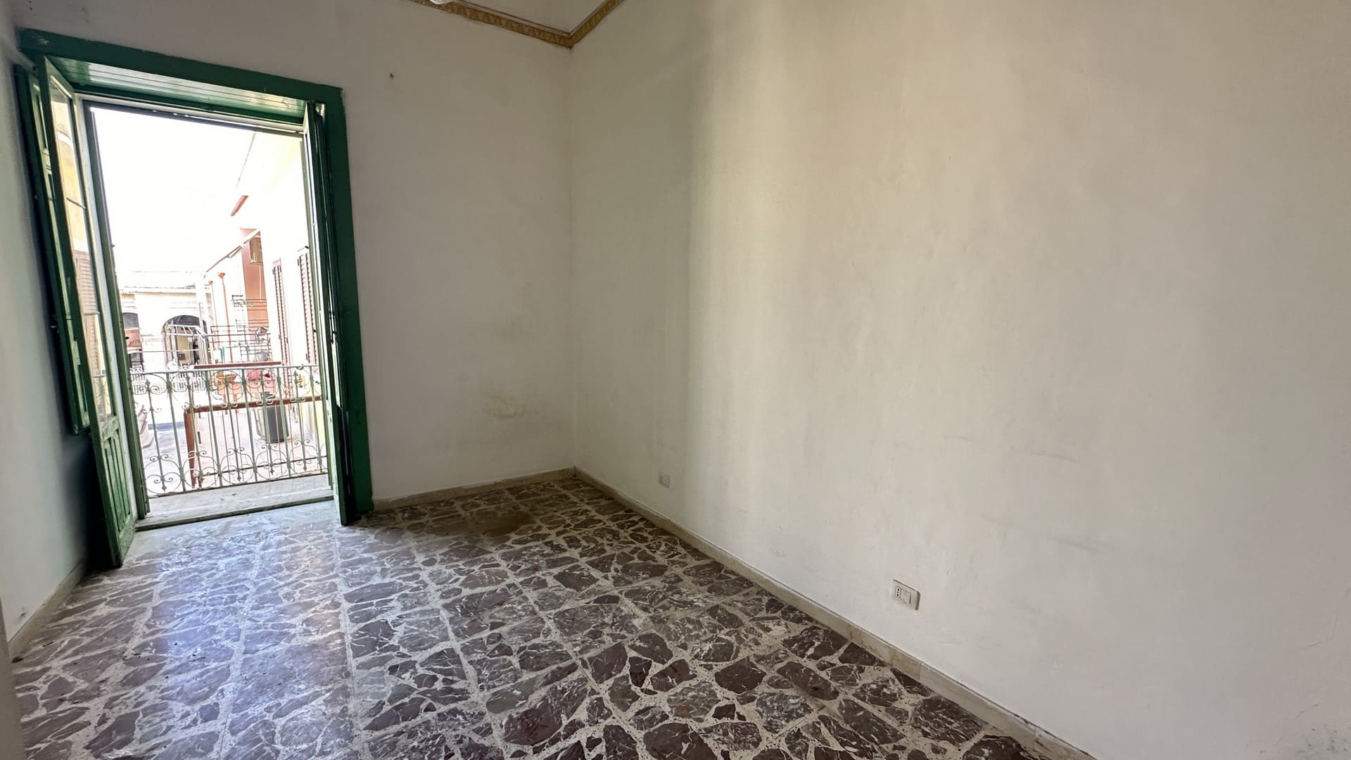 palazzetto indipendente con terrazzo in vendita ad avola siracusa sicilia