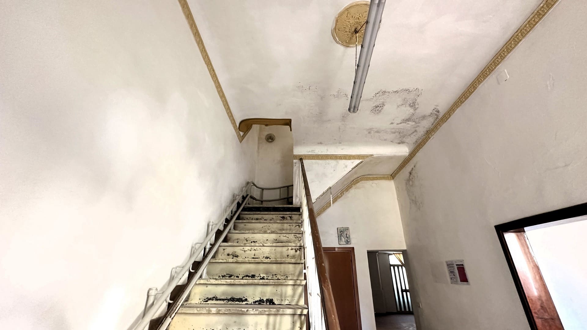 palazzetto indipendente con terrazzo in vendita ad avola siracusa sicilia