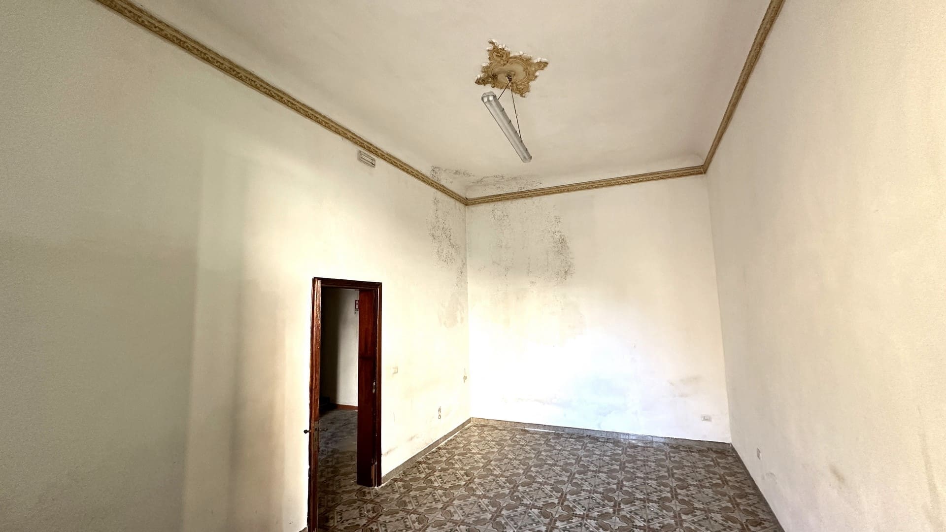 palazzetto indipendente con terrazzo in vendita ad avola siracusa sicilia