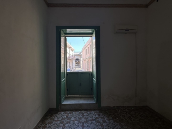 palazzetto indipendente con terrazzo in vendita ad avola siracusa sicilia