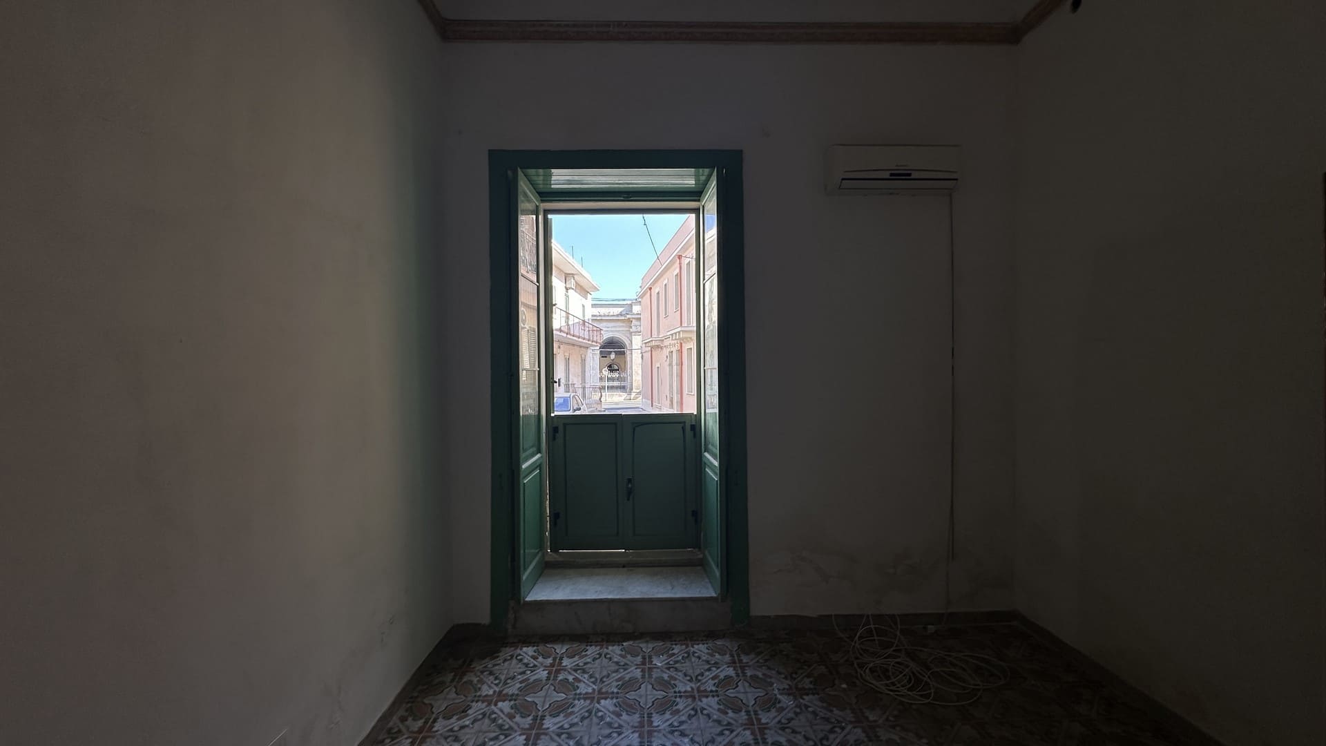 palazzetto indipendente con terrazzo in vendita ad avola siracusa sicilia