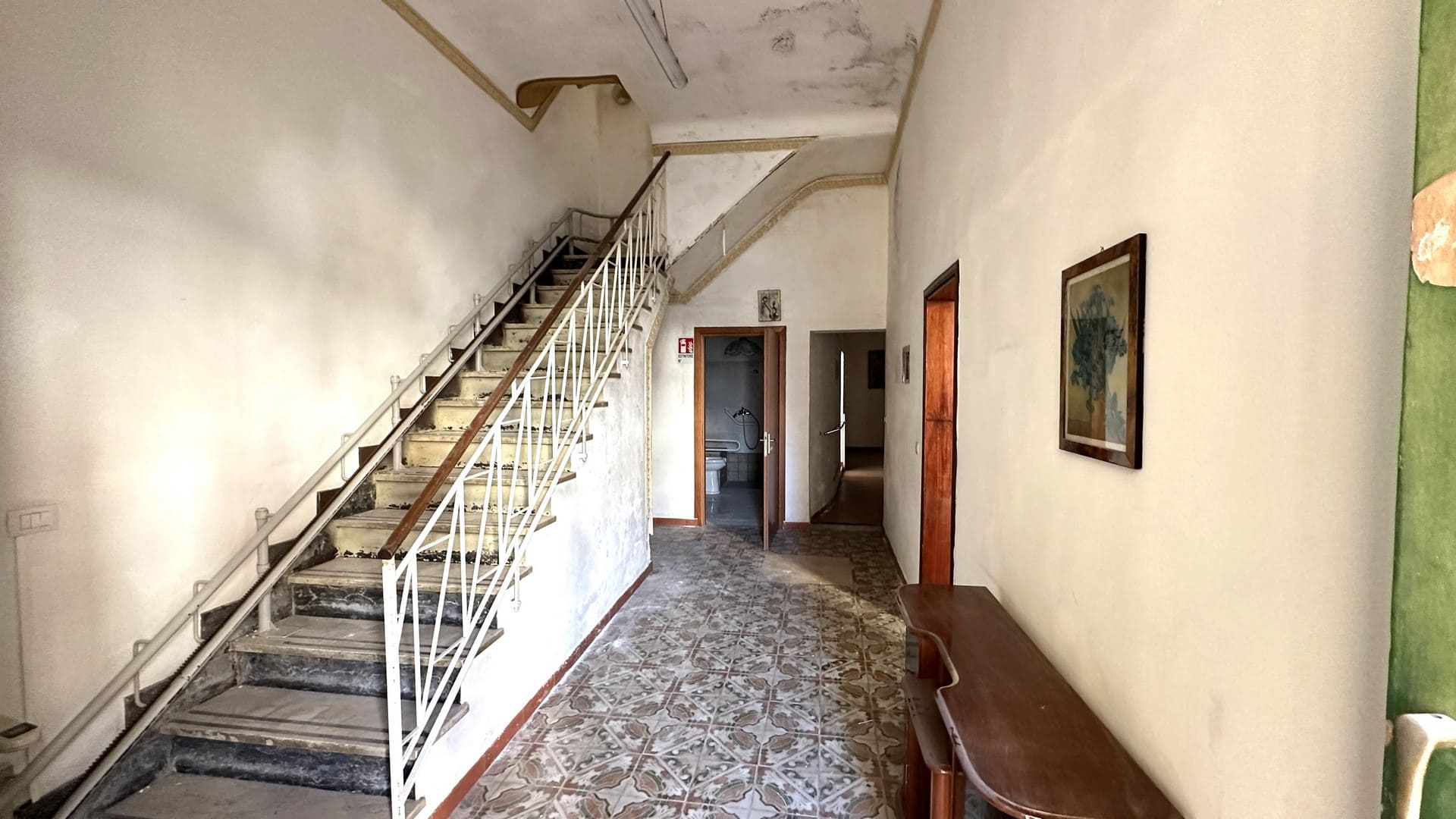 palazzetto indipendente con terrazzo in vendita ad avola siracusa sicilia