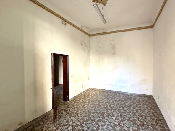 palazzetto indipendente con terrazzo in vendita ad avola siracusa sicilia