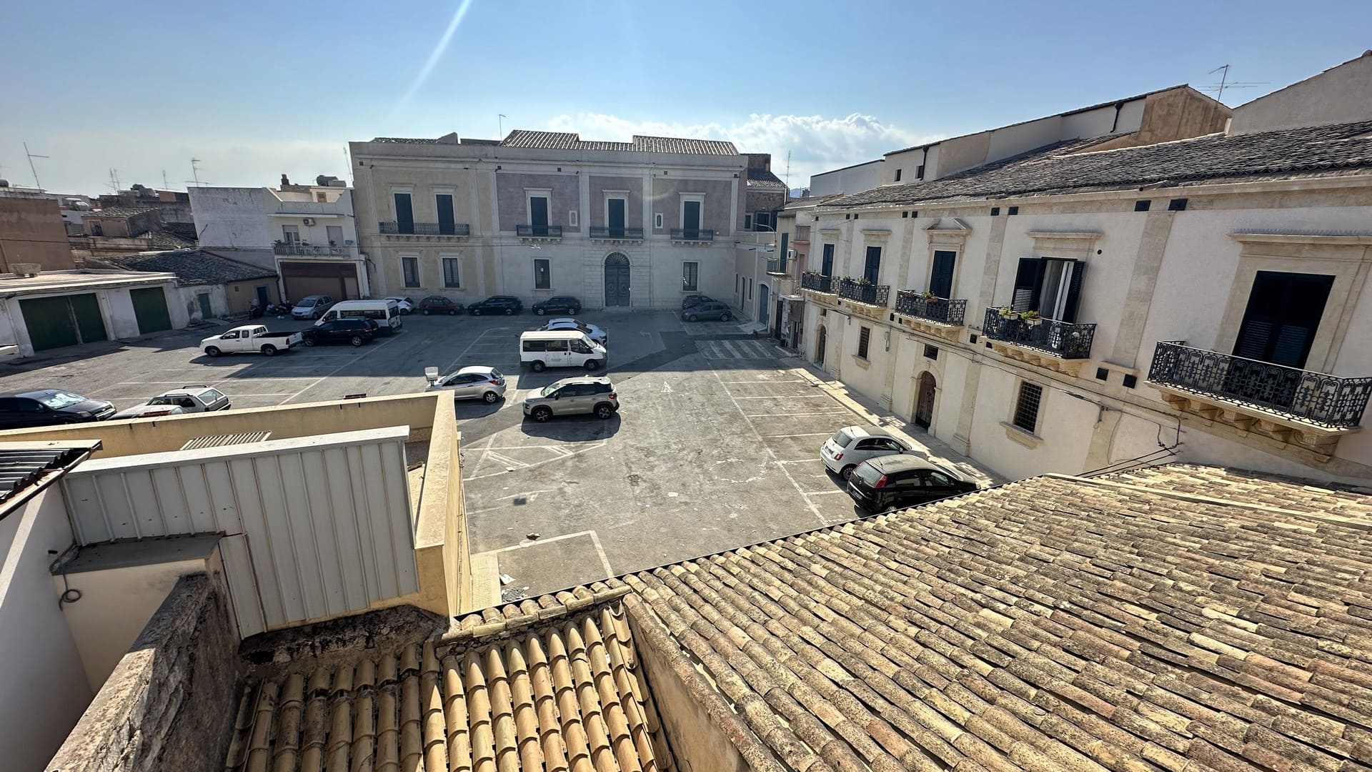 palazzetto indipendente con terrazzo in vendita ad avola siracusa sicilia