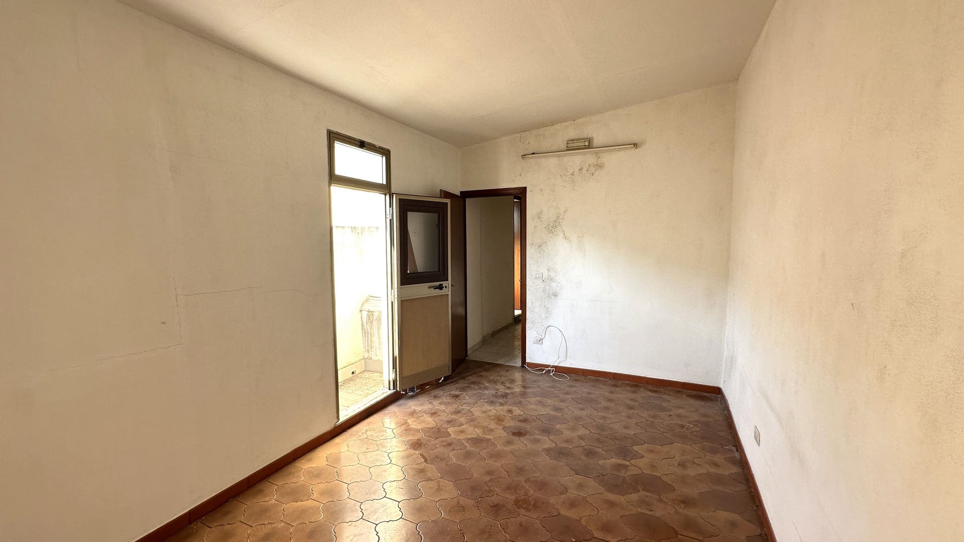 palazzetto indipendente con terrazzo in vendita ad avola siracusa sicilia