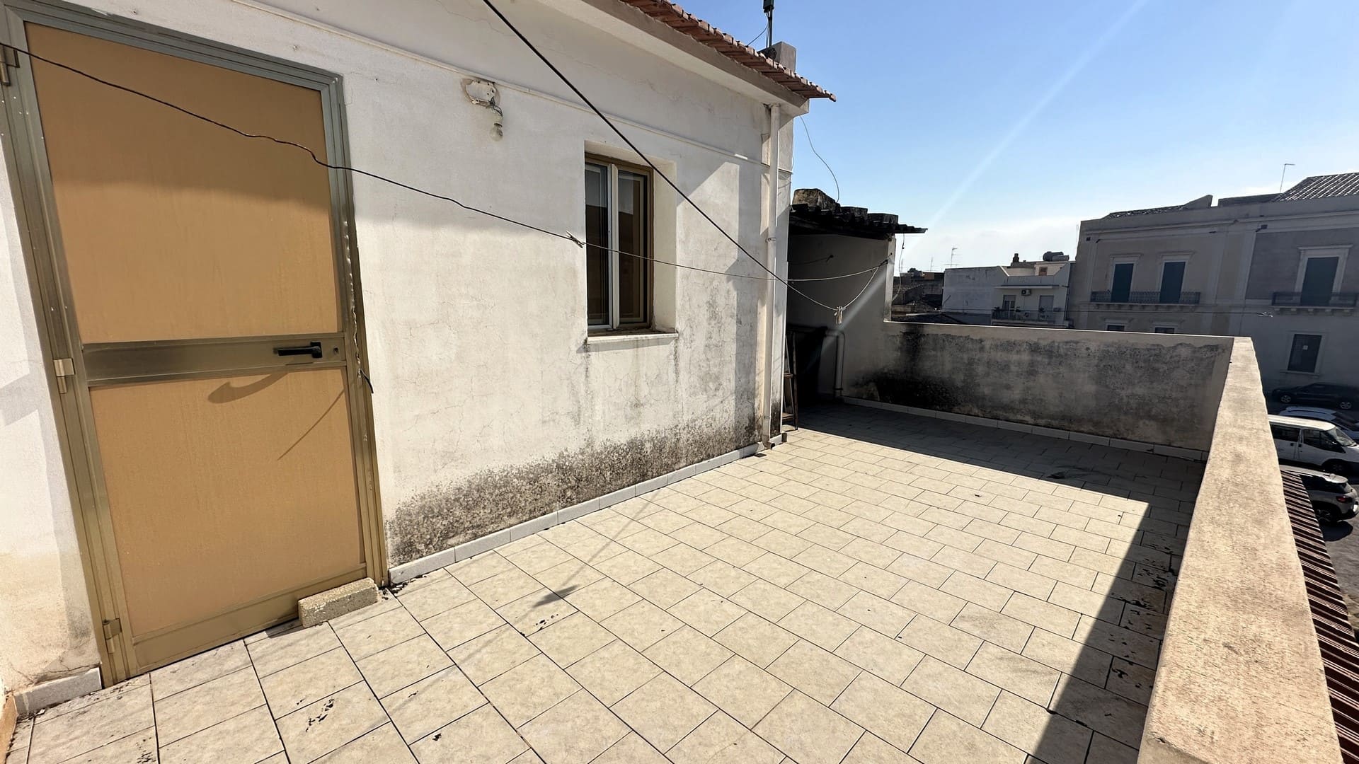 palazzetto indipendente con terrazzo in vendita ad avola siracusa sicilia