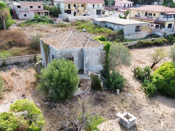 antica villa con giardino in vendita zona mare isola siracusa sicilia