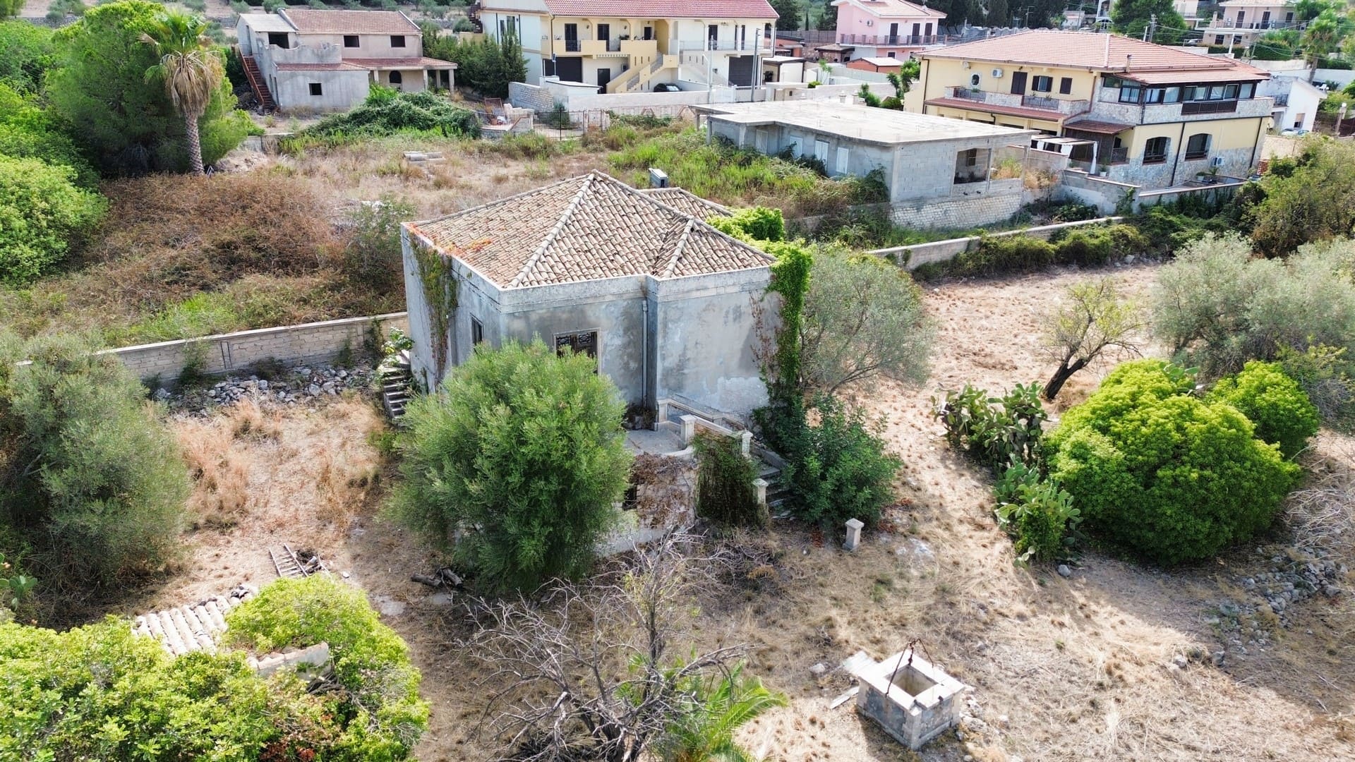 antica villa con giardino in vendita zona mare isola siracusa sicilia