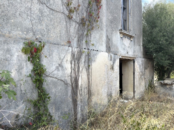 antica villa con giardino in vendita zona mare isola siracusa sicilia