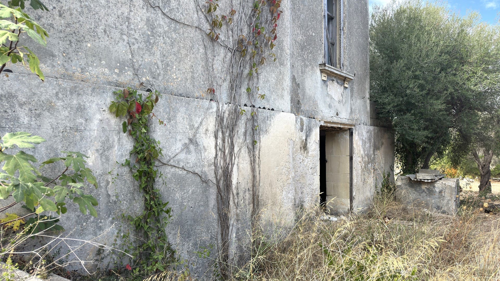 antica villa con giardino in vendita zona mare isola siracusa sicilia