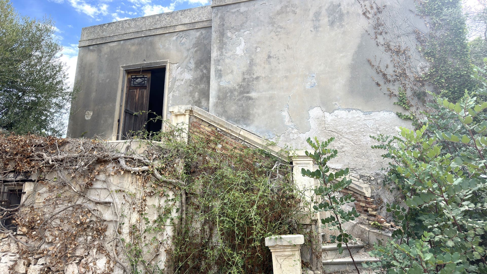 antica villa con giardino in vendita zona mare isola siracusa sicilia