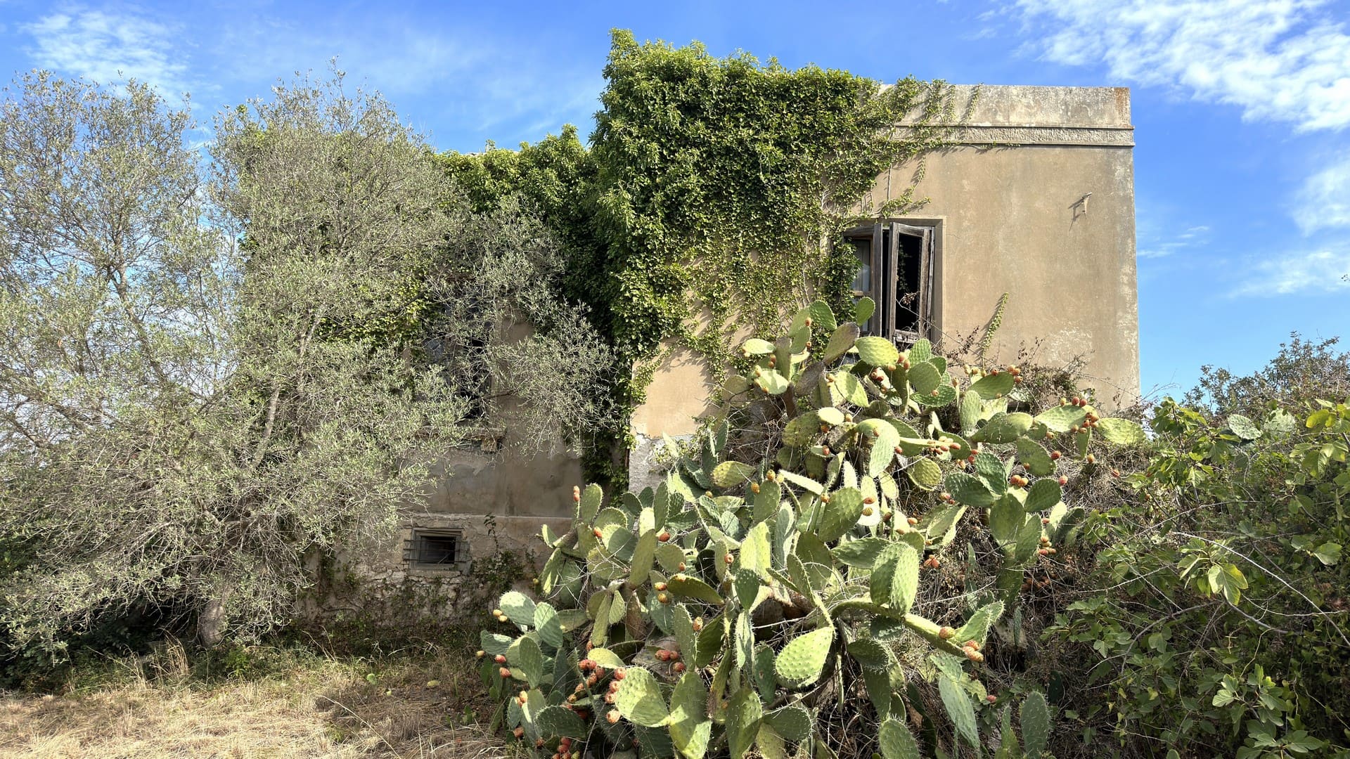 antica villa con giardino in vendita zona mare isola siracusa sicilia