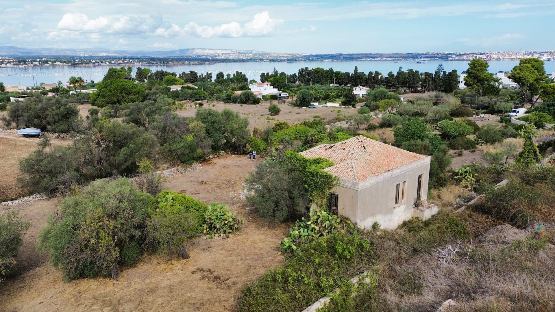 antica villa con giardino in vendita zona mare isola siracusa sicilia