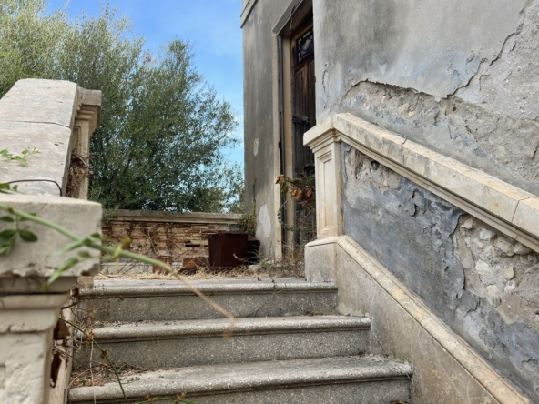 antica villa con giardino in vendita zona mare isola siracusa sicilia