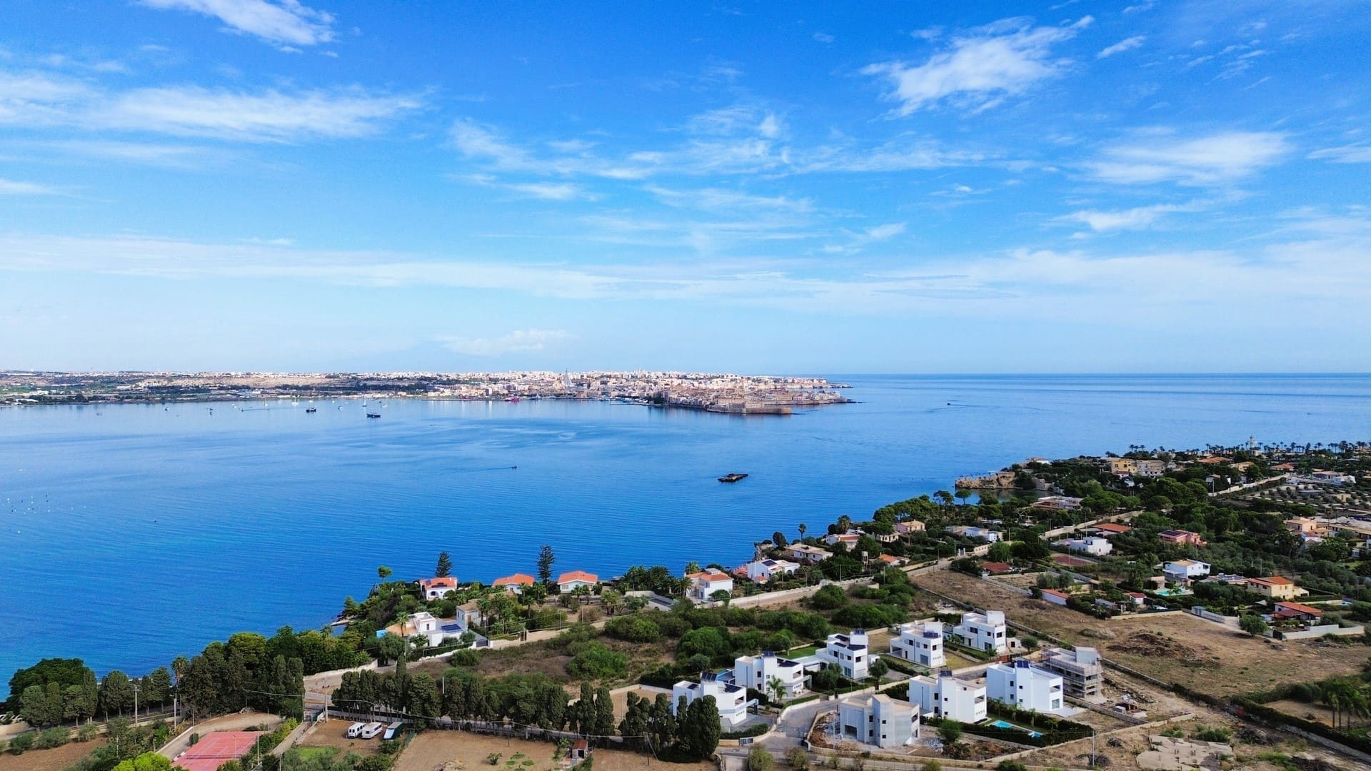 antica villa con giardino in vendita zona mare isola siracusa sicilia