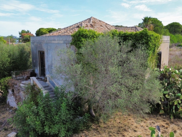 antica villa con giardino in vendita zona mare isola siracusa sicilia