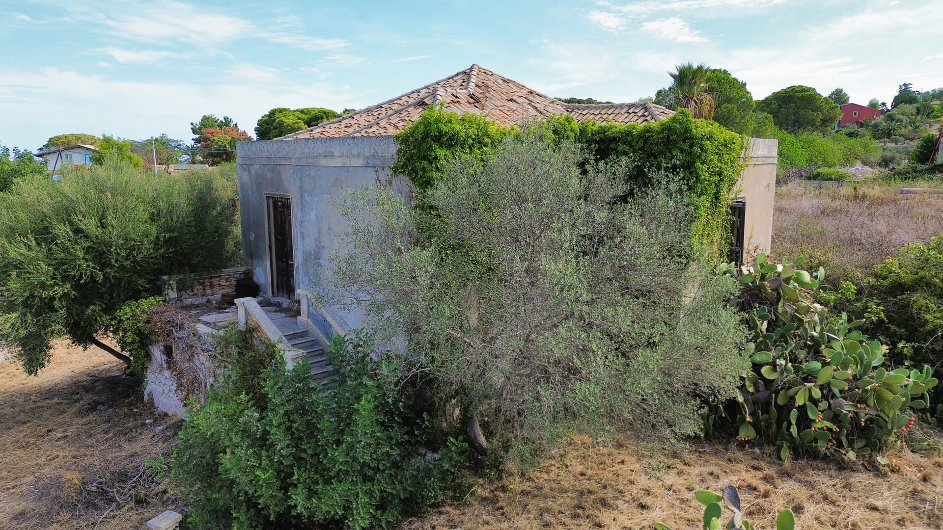 antica villa con giardino in vendita zona mare isola siracusa sicilia