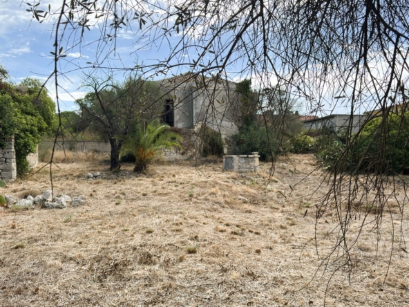 antica villa con giardino in vendita zona mare isola siracusa sicilia