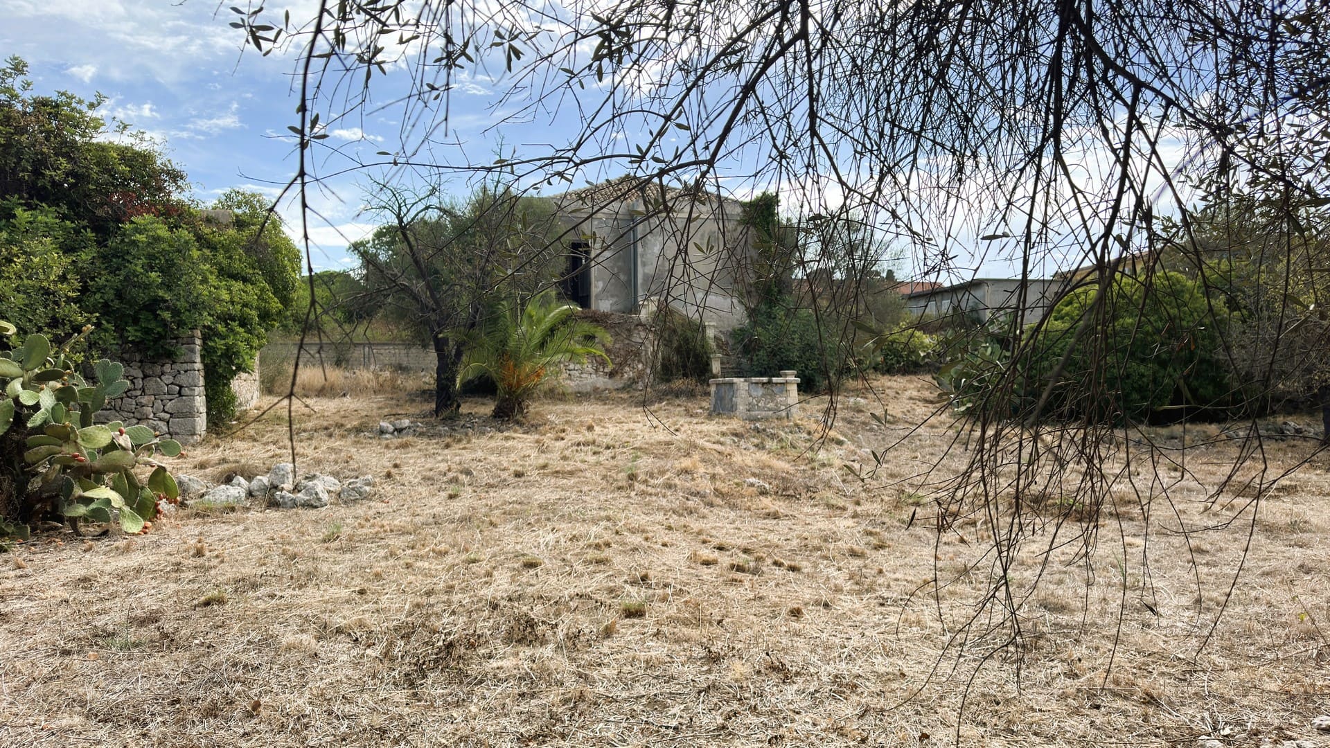 antica villa con giardino in vendita zona mare isola siracusa sicilia