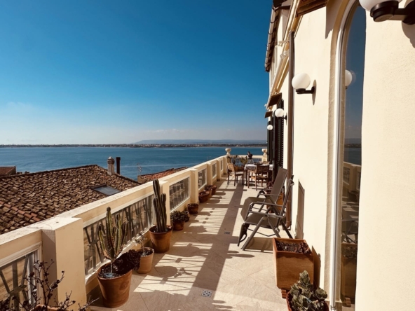 appartamento con terrazzo vista mare vendita ortigia siracusa sicilia