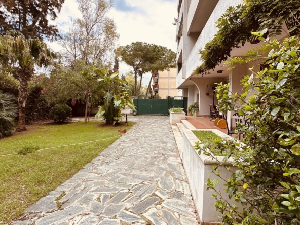 appartamento con giardino doppio ingresso doppio garage zona grotticelle siracusa